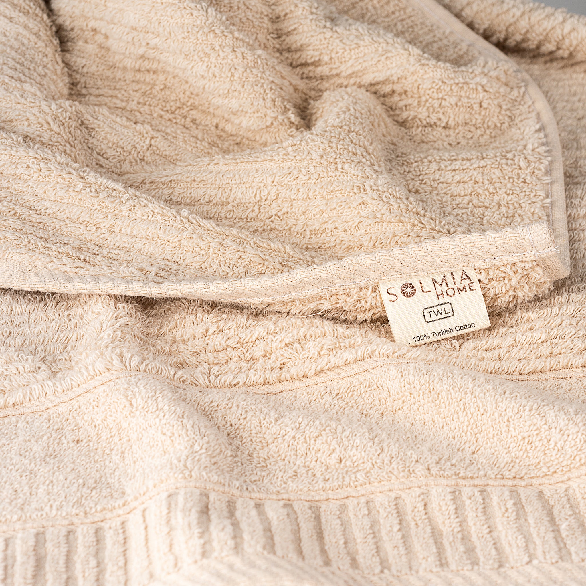 Aura Bath & Hand Towel Set